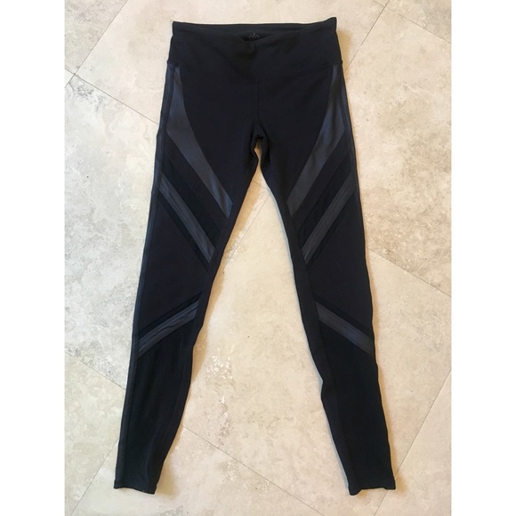 ALO Yoga Epic Legging - Picture 3 of 8